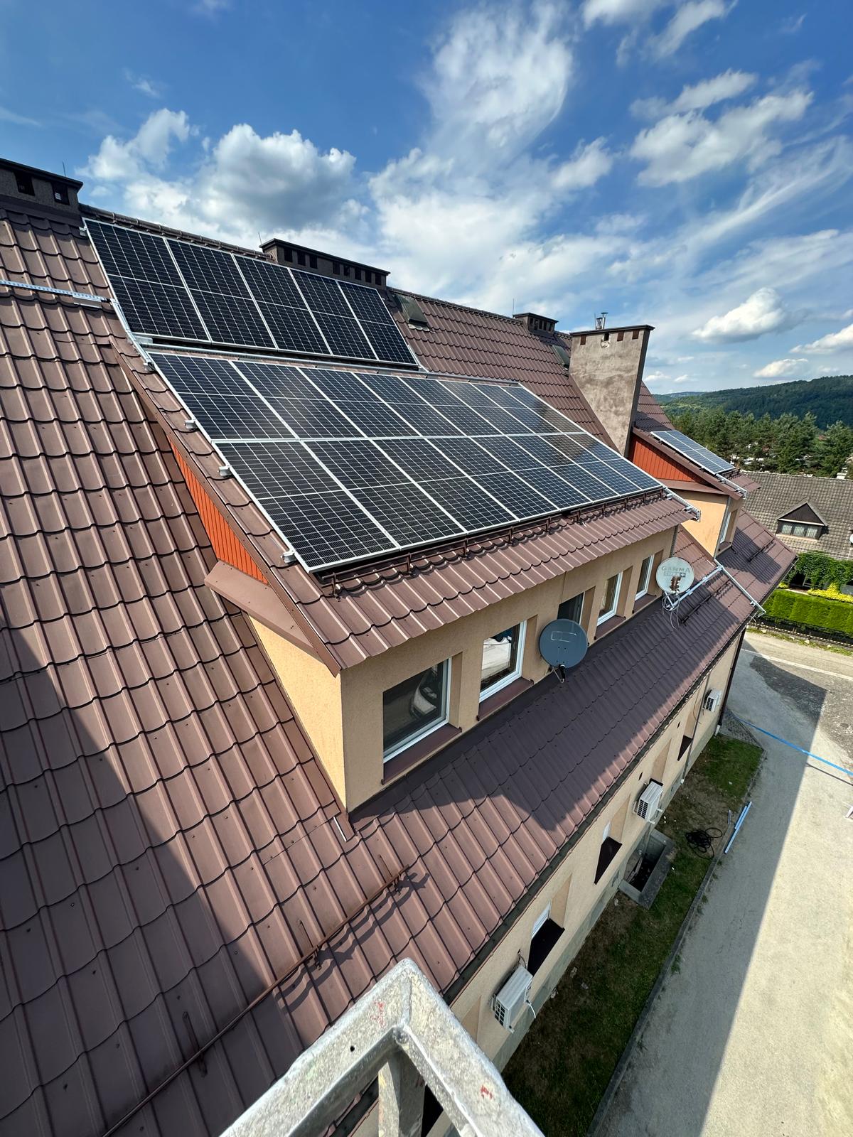 Montaż paneli PV